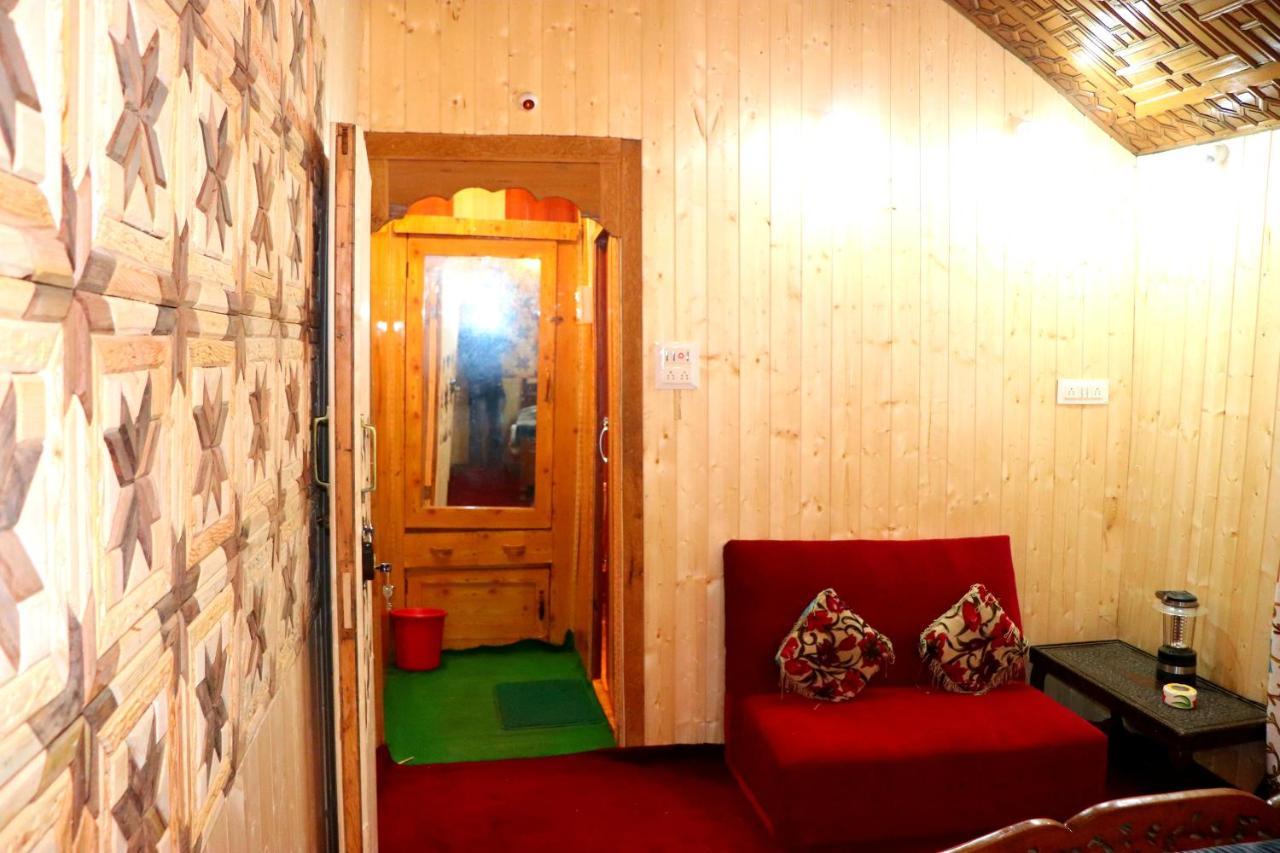 House Boat New Pala Palace Srīnagar Eksteriør billede