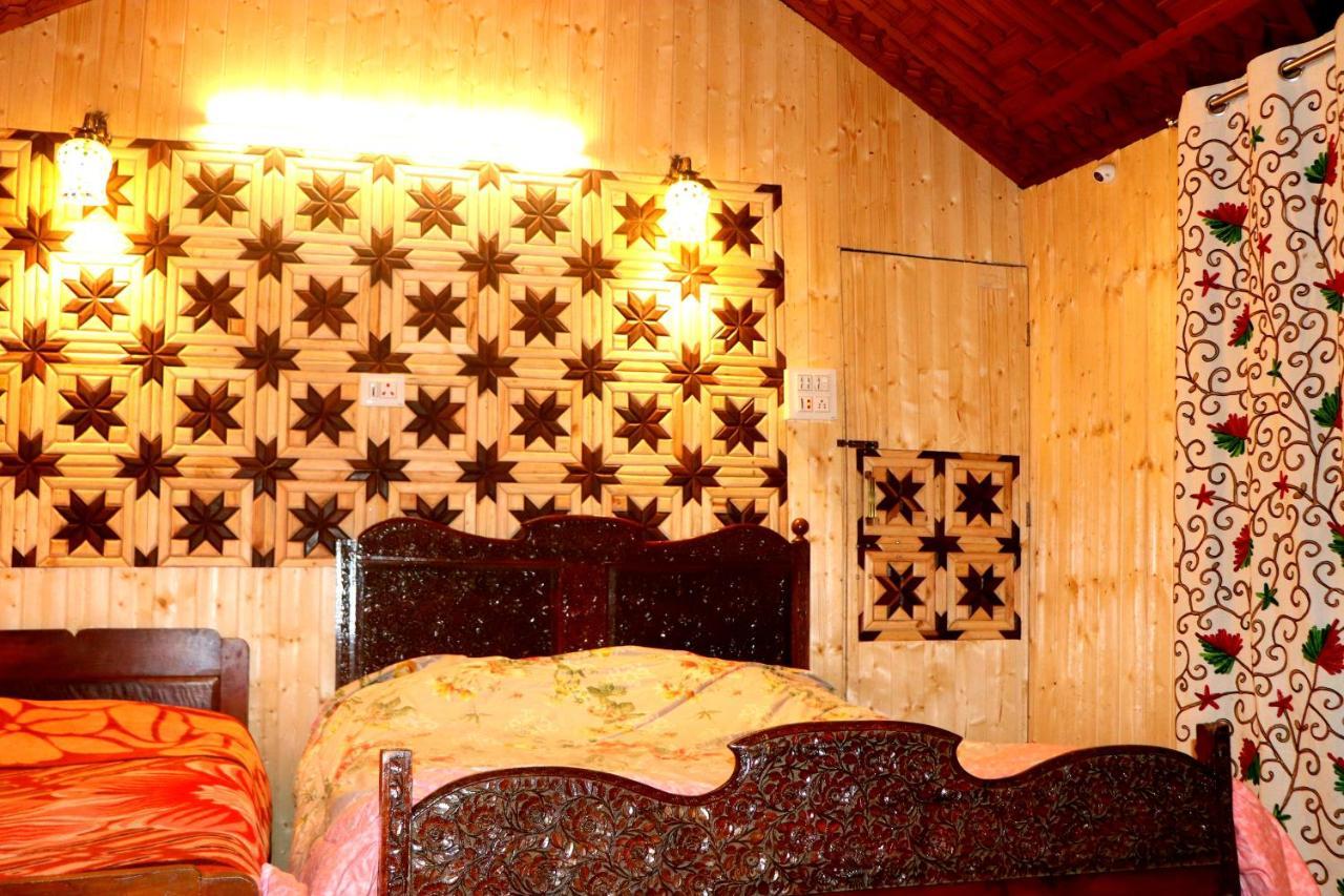 House Boat New Pala Palace Srīnagar Eksteriør billede