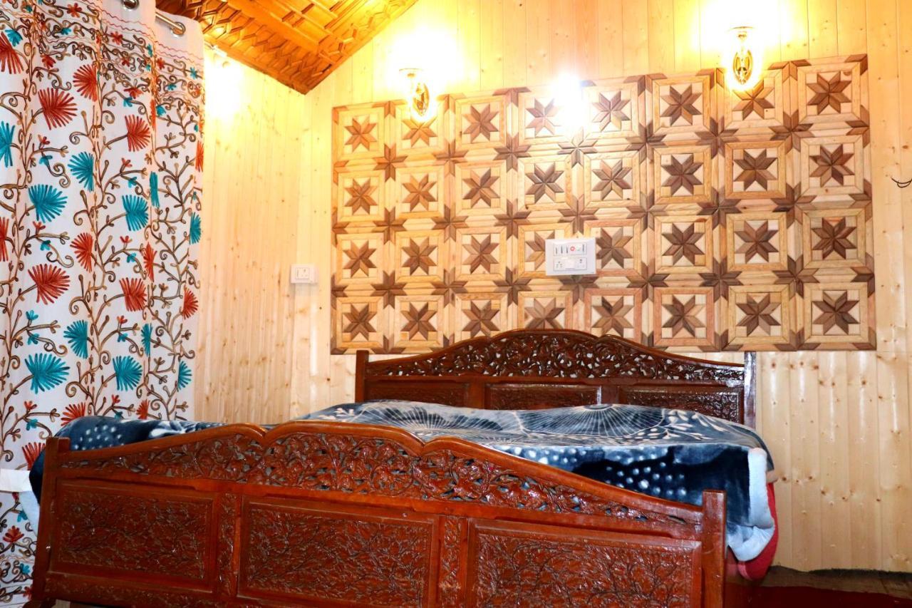 House Boat New Pala Palace Srīnagar Eksteriør billede